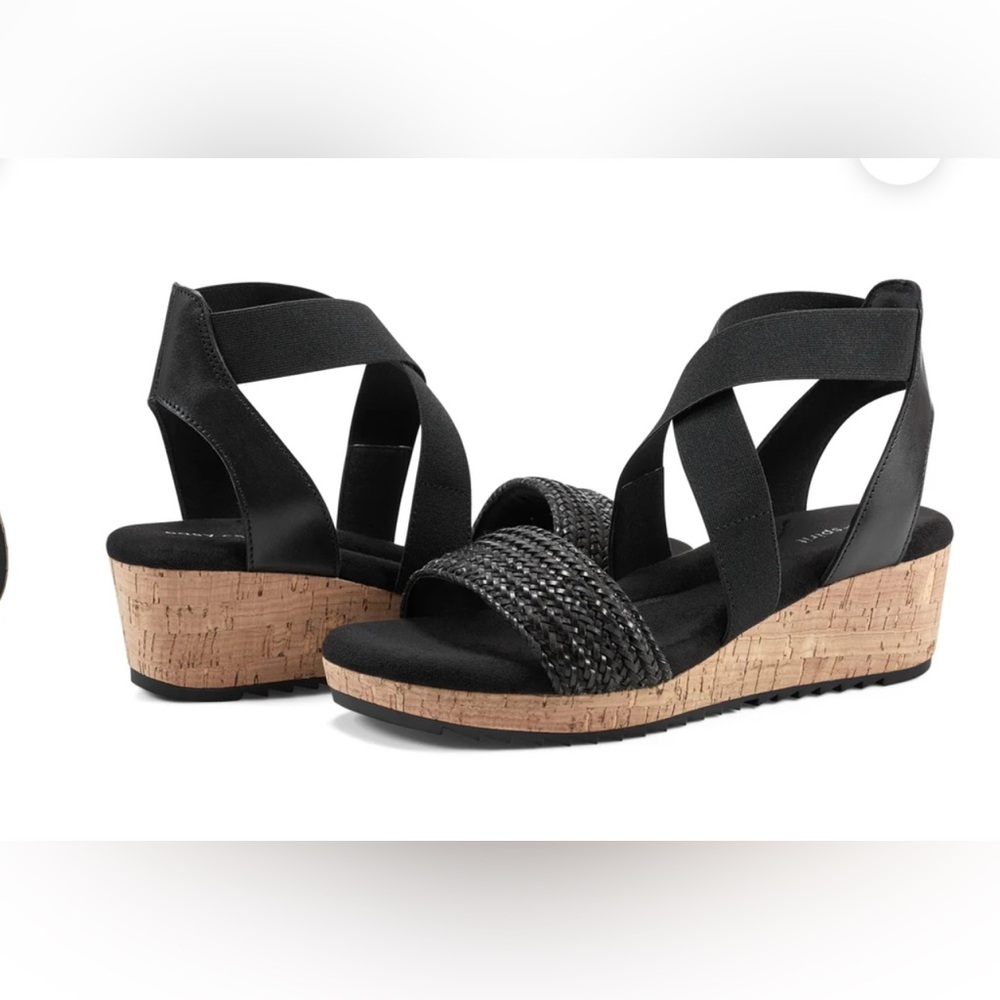 Easy Spirit - Lorena 2 Black Strappy Cork Wedge Sandals.       US 8.         NWT